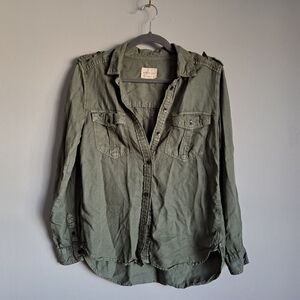 American Eagle soft boyfriend fit button-up